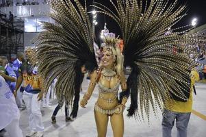 rio de janeiro, rj brasilien - 09. februar 2018 - samba-schulparade im sambodromo. Akademiker tun Sossego während des Festivals in der Straße Marques de Sapucai foto