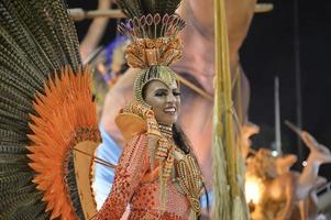 rio de janeiro, rj brasilien - 09. februar 2018 - samba-schulparade im sambodromo. Akademiker tun Sossego während des Festivals in der Straße Marques de Sapucai foto