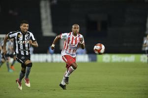 rio, brasilien - 06. märz 2018 - kieza und leo jesus spieler im match zwischen botafogo und bangu durch die carioca-meisterschaft im nilton santos stadion foto