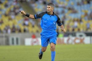 rio, brasilien - 28. märz 2018 - marcelo de lima henrique schiedsrichter im spiel zwischen flamengo und botafogo durch die carioca-meisterschaft im maracana-stadion foto