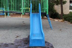 Figuren für Spiel und Sport auf einem Spielplatz in Israel. foto