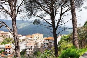 savoca-stadt in den sizilianischen bergen, italien foto