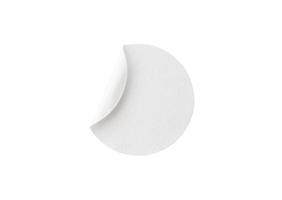 leeres weißes rundes Papieraufkleberetikett isoliert auf weißem Hintergrund mit Beschneidungspfad foto