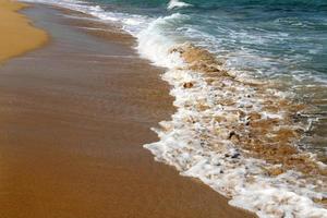 sandstrand am mittelmeer im norden israels. foto