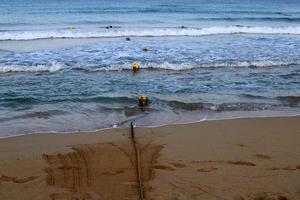 sandstrand am mittelmeer im norden israels. foto