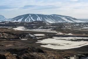 Die Landschaft Landschaftsansicht des Vulkans Hverfjall in der Nähe von Myvant in der nördlichen Region von Island. foto