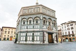 Baptisterium von Florenz auf der Piazza San Giovanni foto