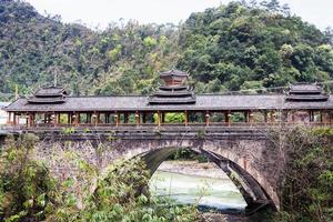 Blick auf die Brücke im Dong-Stil in Jiangdi foto