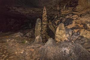 Felsformationen aus der Magura-Höhle im Nordwesten Bulgariens foto