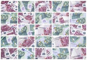 eine Collage aus vielen Bildern von Hunderten von Dollar- und Euroscheinen, die auf einem Stapel liegen foto