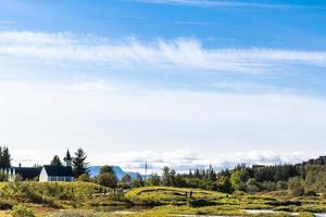 Himmel über der Thingvallakirkja-Kirche in Thingvellir foto