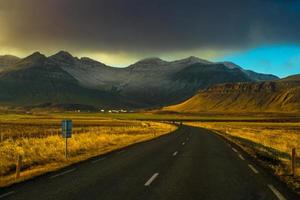 Route 1 oder Ringstraße oder Hringvegur, eine Nationalstraße, die um Island herumführt und die meisten bewohnten Teile des Landes verbindet foto