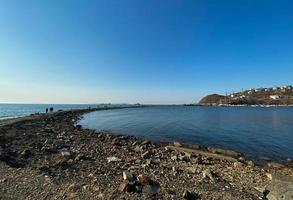 seestück mit blick auf kap egersheld. Wladiwostok, Russland foto