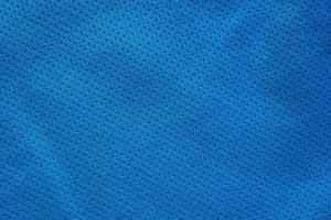 blauer stoff sportbekleidung fußball trikot mit air mesh textur hintergrund foto