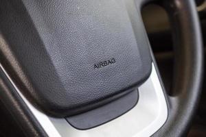 Sicherheits-Airbag-Schild am Autolenkrad foto