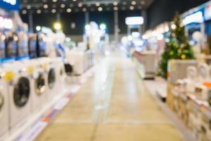 Waschmaschinen im Einzelhandelsgeschäft des elektronischen Kaufhauses für Haushaltsgeräte verwischen den Hintergrund foto