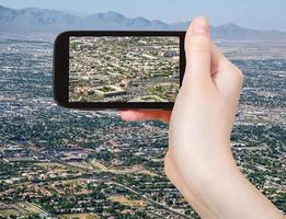 Tourist, der ein Foto von der Innenstadt von Las Vegas macht