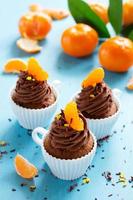 Schokoladencupcakes mit Orange und Schokolade. foto
