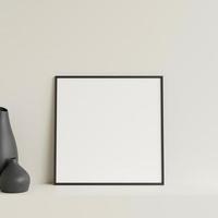 minimalistische Vorderansicht quadratisches schwarzes Foto- oder Posterrahmen-Modell, das an der Wand auf dem Tisch mit Vase lehnt. 3D-Rendering. foto