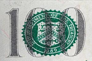 eine zahl von einhundert auf dollarschein und symbol des finanzministeriums der vereinigten staaten in makrovergrößerung foto