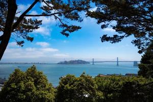 Oakland Bay Bridge und Yerba Buena Island foto