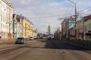 tula, russland 21. märz 2021 blick von der hauptstraße auf die stadt tula in russland foto