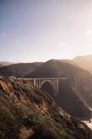 Brücke während des Tages foto