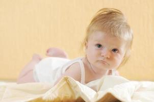 süßes kleines Baby-Nahaufnahmeporträt foto