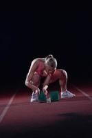 Frau Sprinter Startblöcke verlassen foto