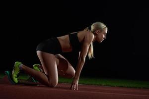 Frau Sprinter Startblöcke verlassen foto