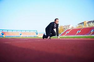 Geschäftsmann bereit zu sprinten foto