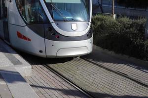 Straßenbahngleise und Schienen der Jerusalemer Straßenbahn. foto