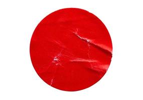 leeres rotes rundes selbstklebendes papieraufkleberetikett lokalisiert auf weißem hintergrund foto