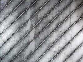 flacher Stahlboden mit handgeschweißten diagonalen rutschfesten Linien foto