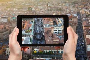 touristische fotografieren straße in der stadt bologna foto