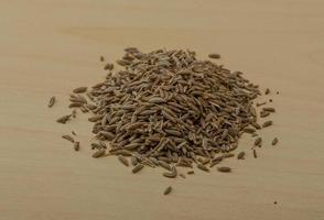 Zira-Samen auf Holzhintergrund foto
