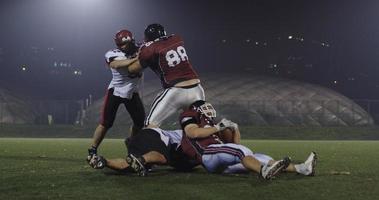 American-Football-Spieler in Aktion foto