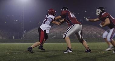 American-Football-Spieler in Aktion foto