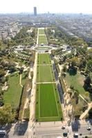 paris, frankreich, 2022 - eiffelturm in paris am tag foto