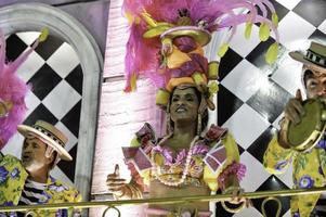 Rio, Brasilien - 12. Februar 2018 - Parade der Sambaschule im Sambodromo. mangueira foto