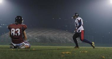 American-Football-Spieler in Aktion foto