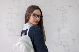 Porträt einer jungen schönen Studentin foto