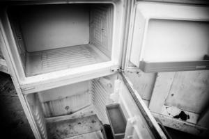 Müll entsorgter Kühlschrank foto