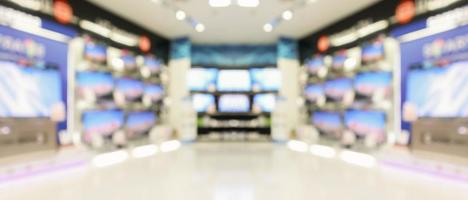 elektronisches kaufhaus zeigen fernsehfernseher und haushaltsgeräte verschwommenen hintergrund foto