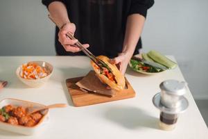 Fleischbällchen-Sandwich. Vietnamesisches traditionelles Essen foto