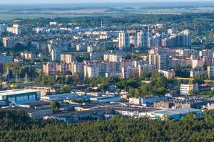 ariel panoramablick auf stadt und wolkenkratzer foto