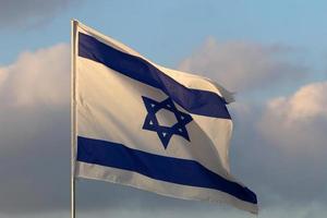 die blau-weiße Flagge Israels mit dem sechszackigen Davidstern. foto