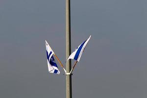 die blau-weiße Flagge Israels mit dem sechszackigen Davidstern. foto