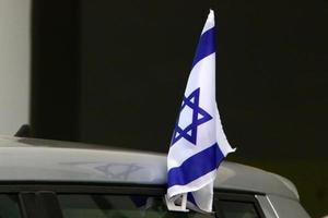 die blau-weiße Flagge Israels mit dem sechszackigen Davidstern. foto