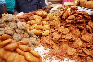 Ramadan Iftar Food Display zum Verkauf in Bangladesch foto